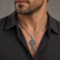 Thumbnail for Pendentif Croix Celtique porté par un homme - Univers Celtique