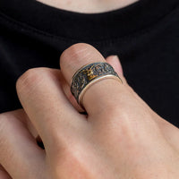 Thumbnail for bague cerf portée au doigt
